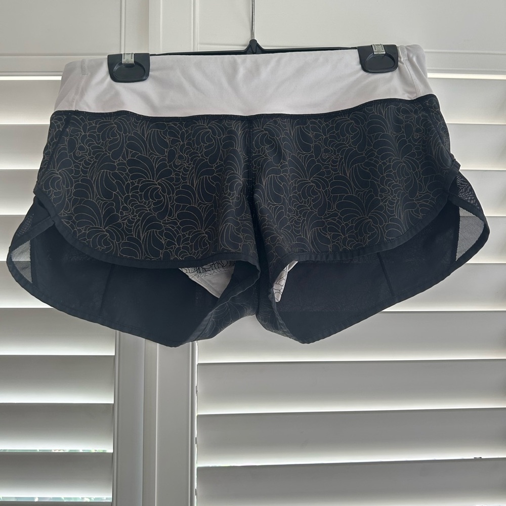 Lululemon running shorts - size 34 inches hips (lulu size 4/6)